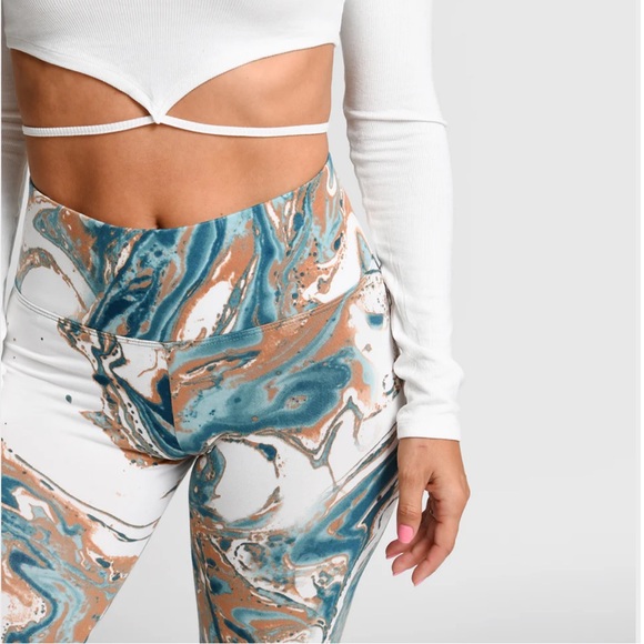 Cute Booty Lounge Marble Leggings - Picture 4 of 5